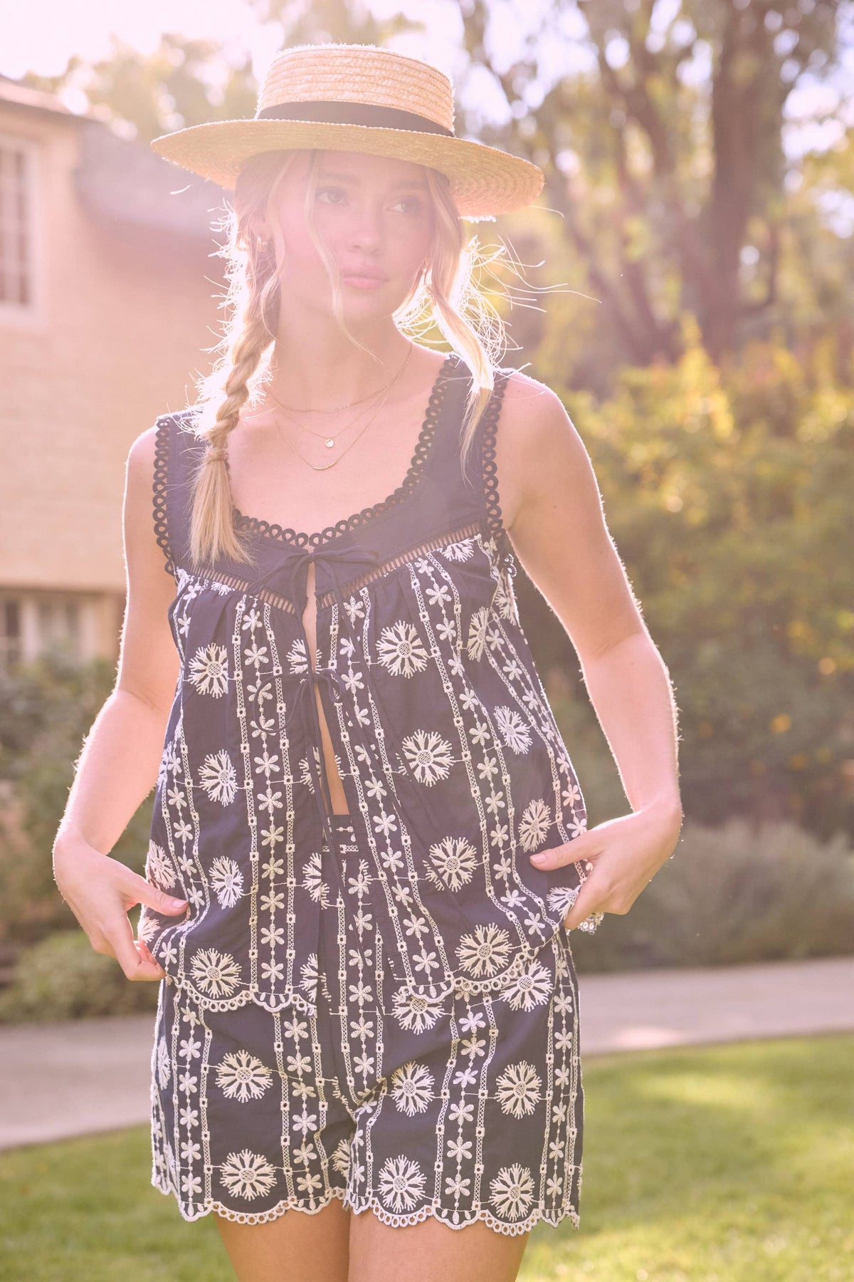 Floral Embroidered Tie-Front Vest : Navy-White / L