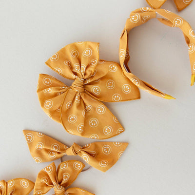 Be Happy | Petite Party Bow: Alligator Clip